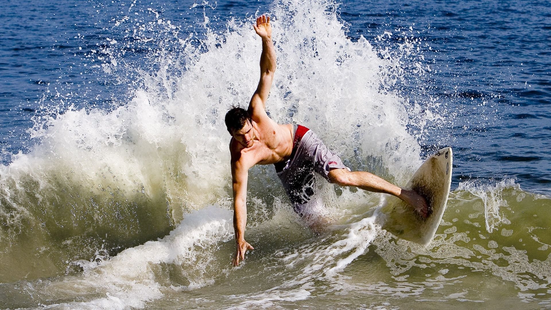 短暂休息后,球员们再度回到赛场上,球员暂停规则